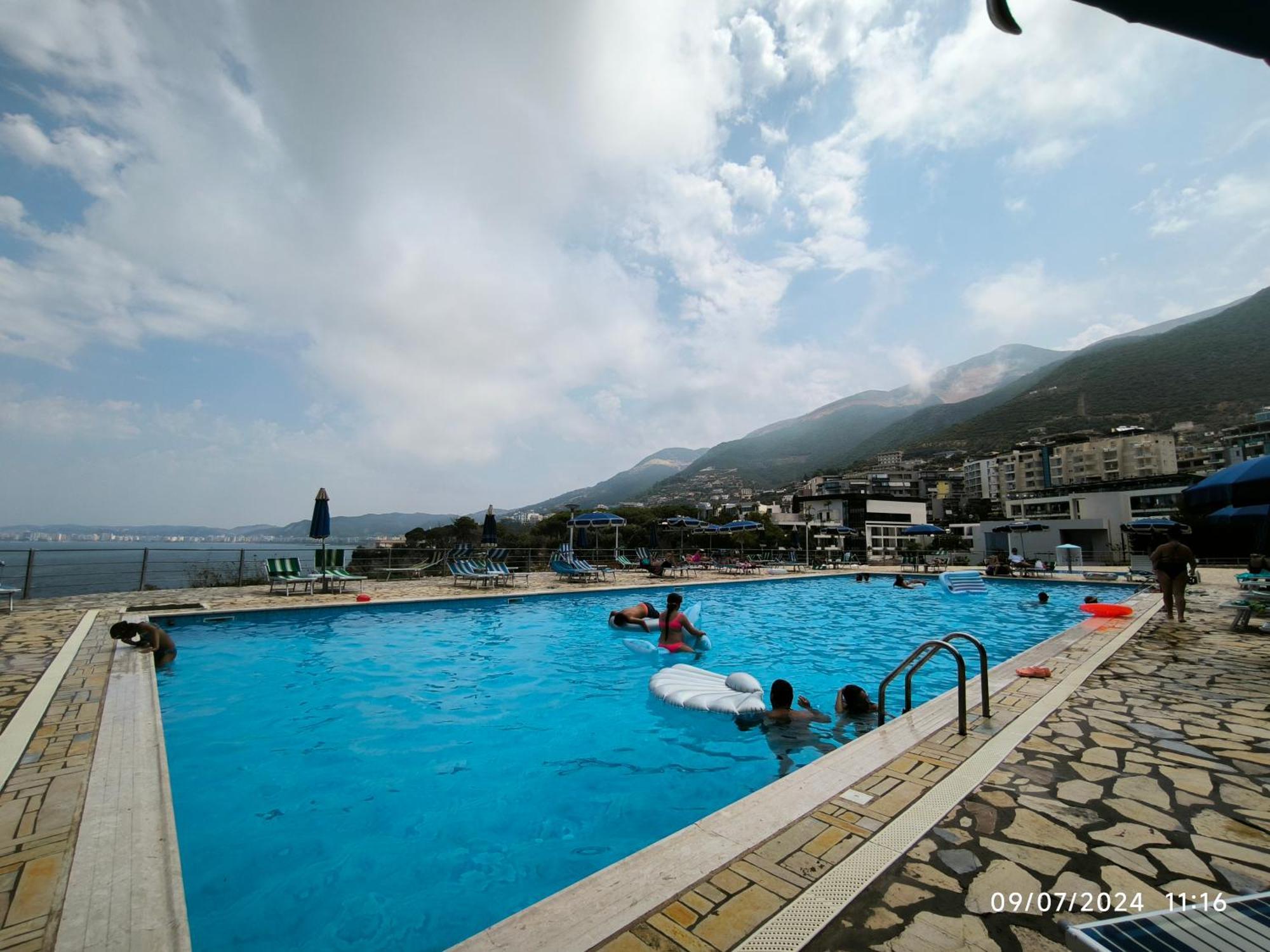 Matthews Beach House Vlorë Exterior foto